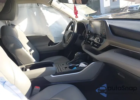 2022 Toyota Highlander Xle z USA, uszkodzony, nr VIN 5TDGZRBH7NS217819